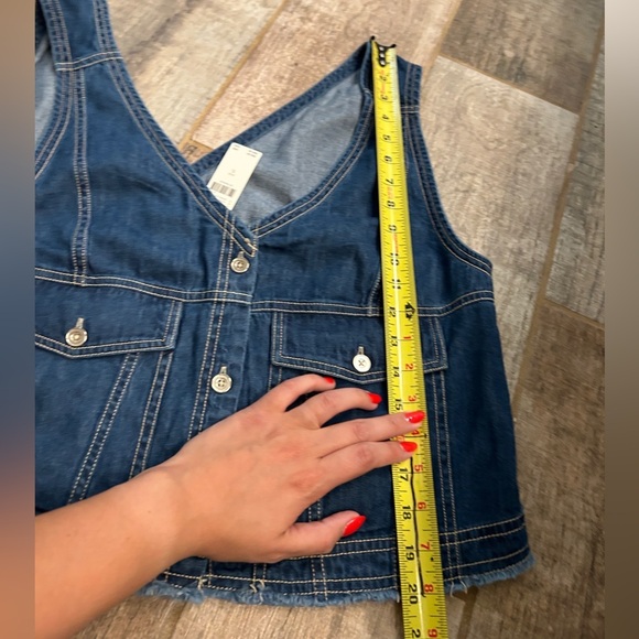 🆕 NWT Anthropologie Pilcro Coastal Cutoff V-Neck Denim Top - Picture 9 of 9